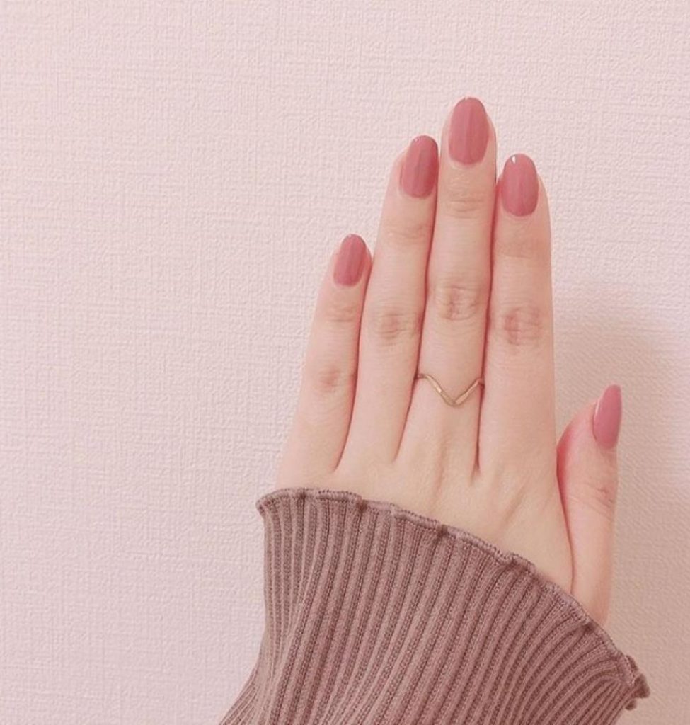 Các cô gái Hàn Quốc thích nail màu nude hồng