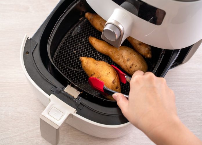 nướng khoai lang bằng nồi chiên không dầu