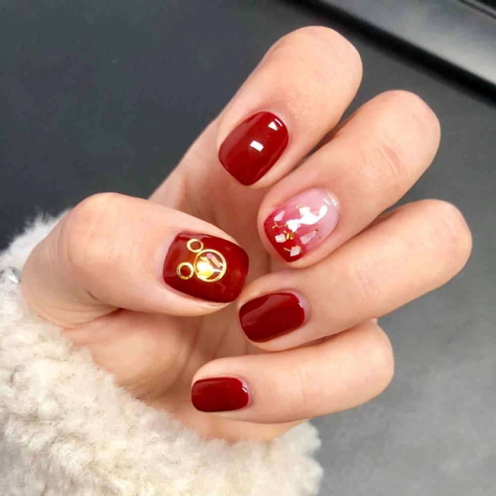 Nail đỏ đô họa tiết đáng yêu