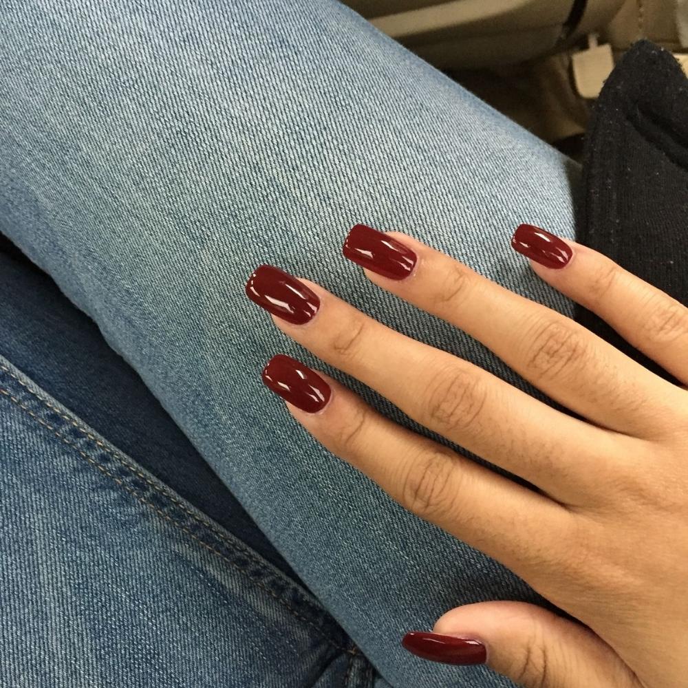 Màu nail đỏ rượu tôn da