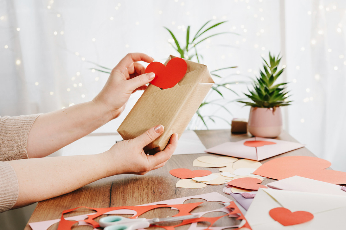 Thư tay và quà handmade rất phù hợp để tặng crush ngày 14/2