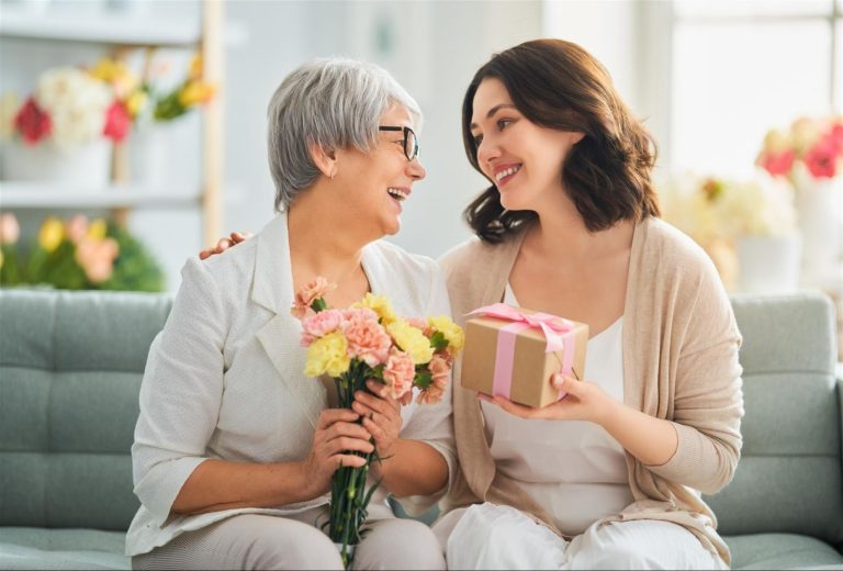 Bật mí những món quà 8/3 cho mẹ thiết thực, đầy ý nghĩa