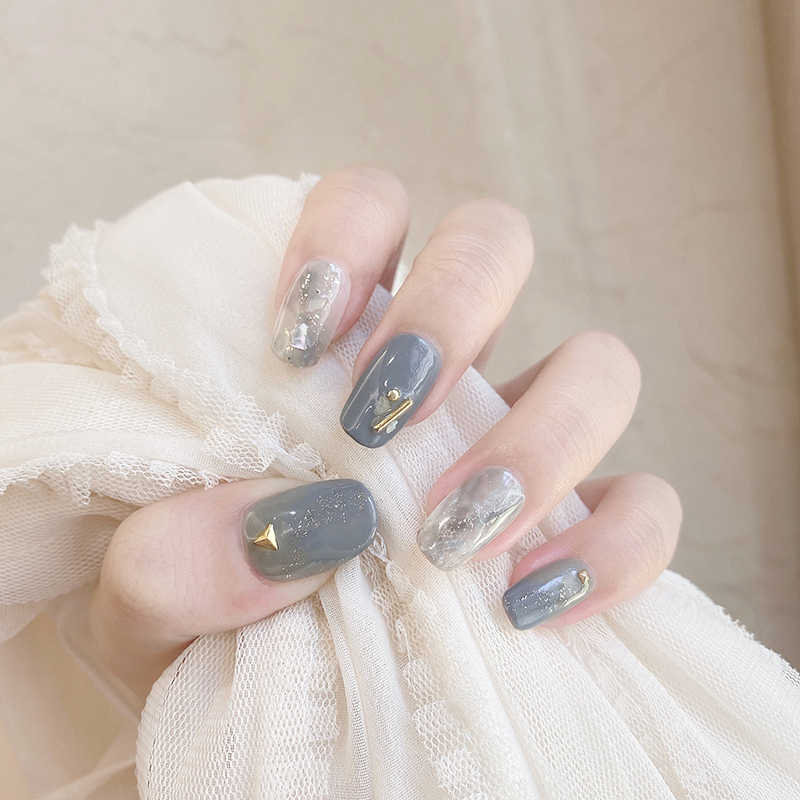 Mẫu nail với thiết kế năng động 