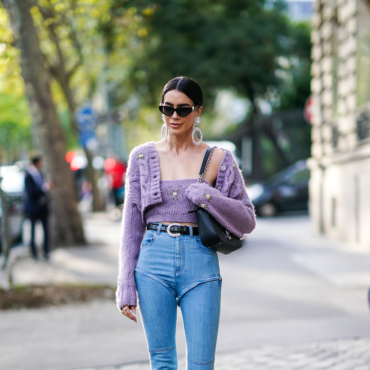 Chất ngất khi phối quần jean cạp cao cùng áo cardigan và croptop