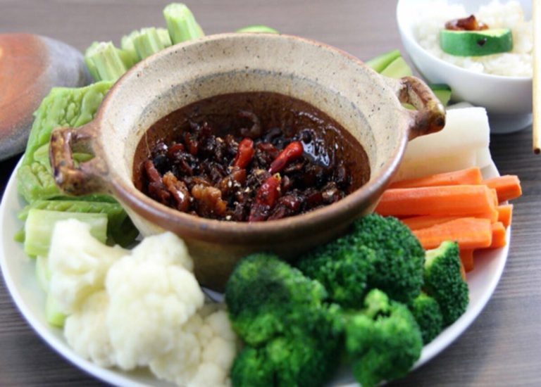 Cách làm kho quẹt ngon đúng chuẩn, chấm rau củ đơn giản