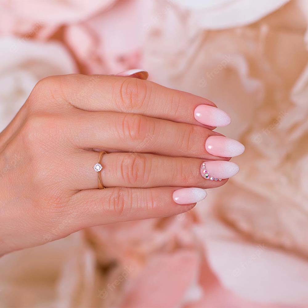 Mẫu nail cho các nàng tham khảo để đi chụp hình cưới