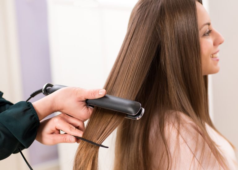 Điều cần biết về phương pháp duỗi tóc? Tác hại và quy trình thực hiện