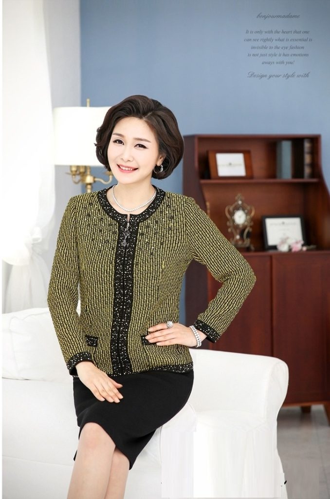 Tóc ngắn xoăn phồng tuổi trung niên