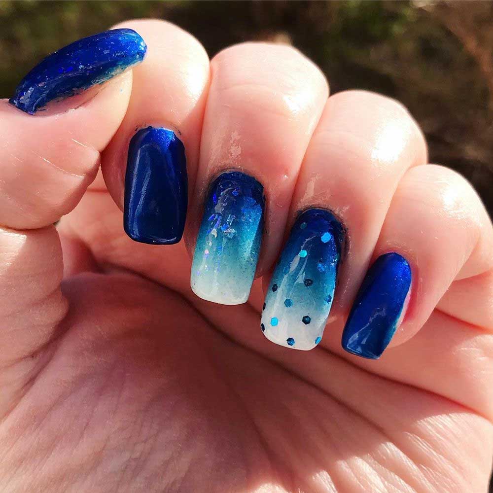 Nếu nàng sở hữu da trắng, đừng ngại thử mẫu nail xanh dương này nhé