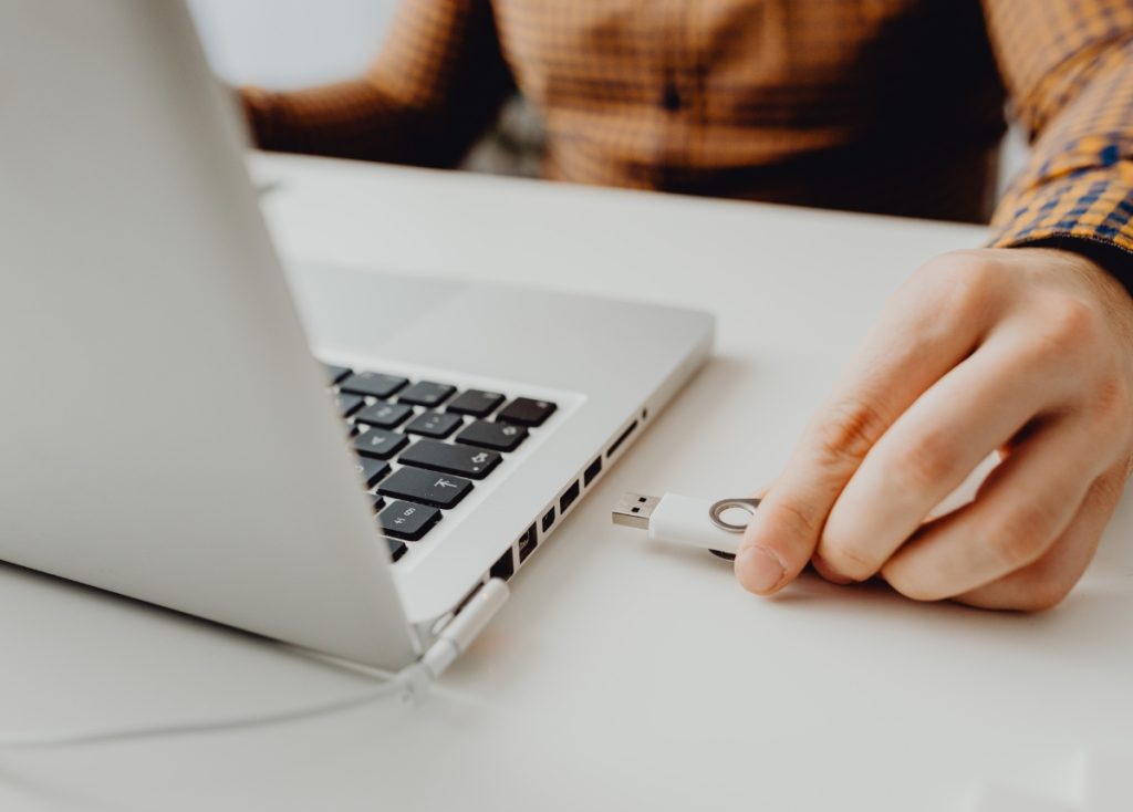 USB Là Gì? Những Công Dụng Cần Biết Về Các Loại USB | TIKI