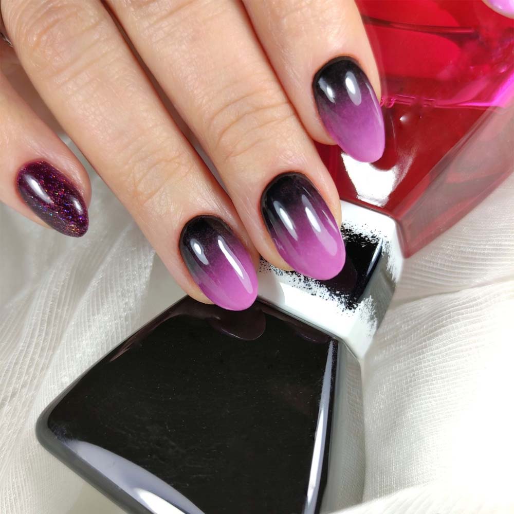 Biến thể màu nail xanh đen luôn được giới trẻ yêu thích 