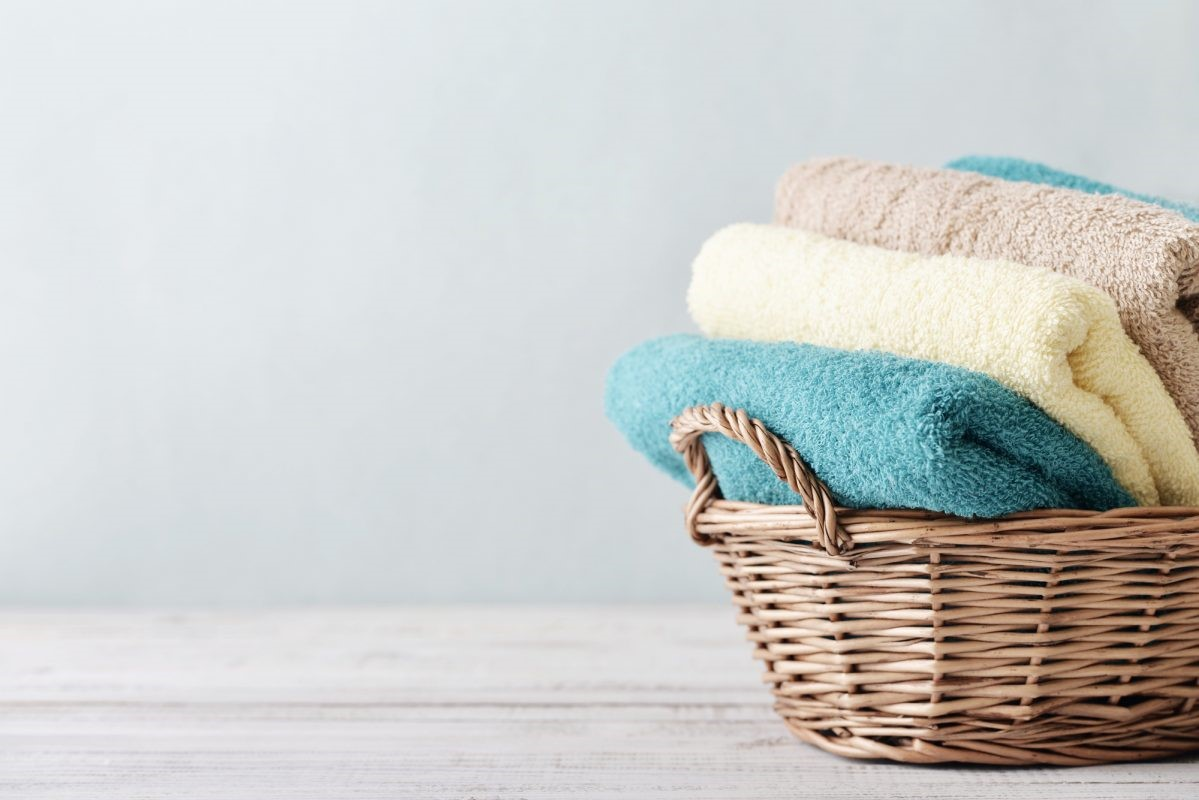 Cách khử mùi tủ lạnh bằng khăn bông đơn giản, dễ thực hiện 