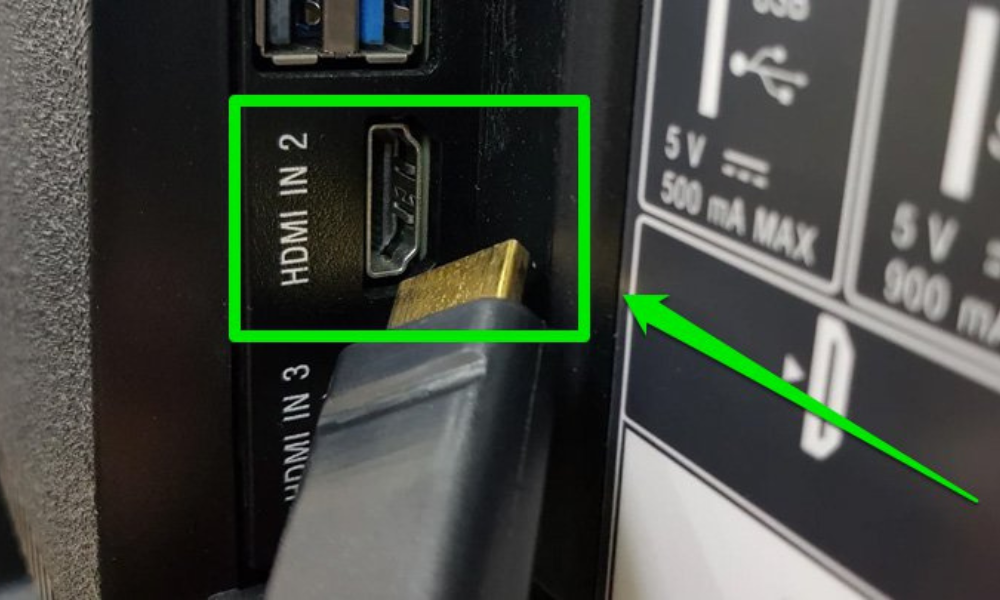 Nối dây cáp HDMI với tivi