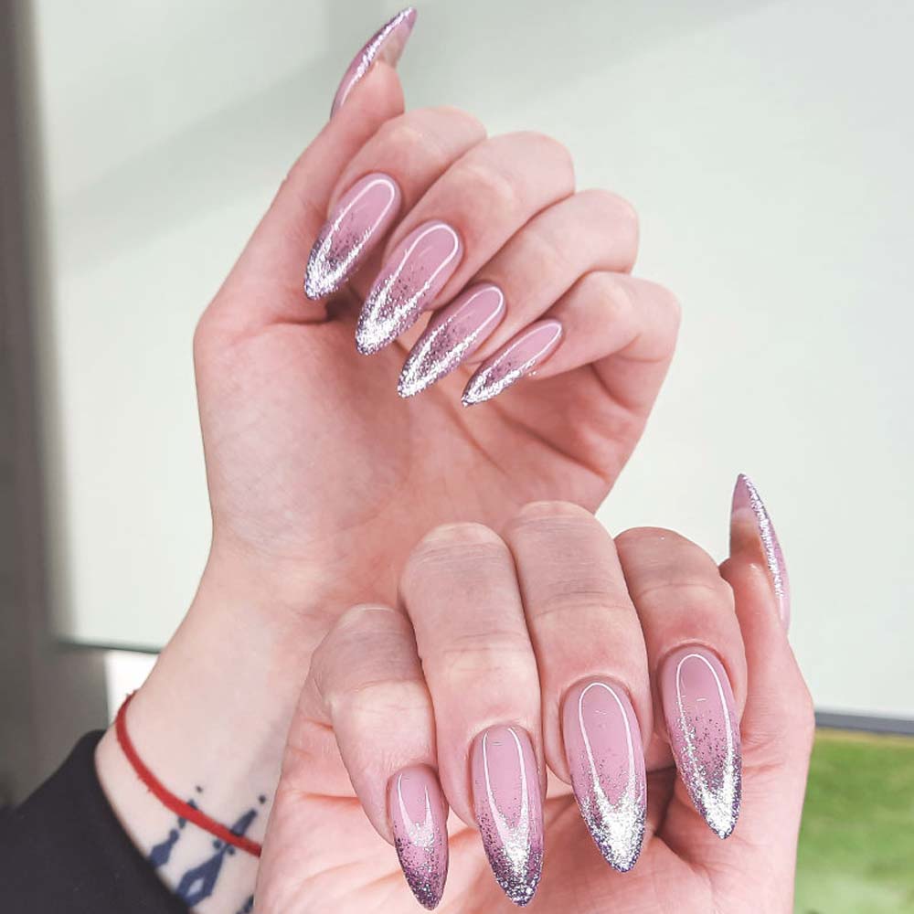 Móng đắp kim tuyến lấp lánh phù hợp cho các buổi tiệc