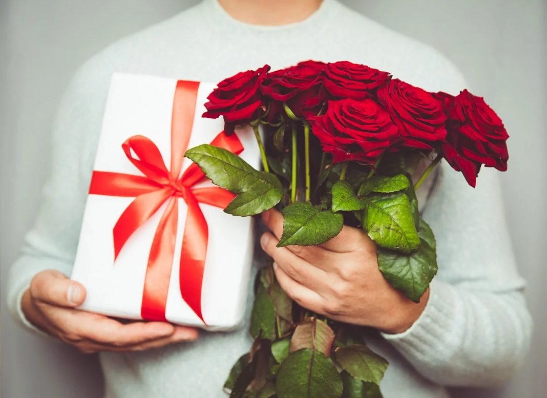 Một bó hoa tươi là món quà 8/3 tặng vợ ý nghĩa