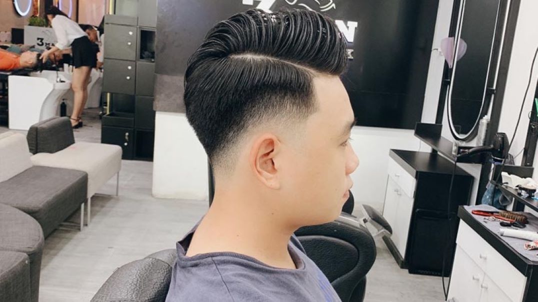 Kiểu tóc undercut ngắn vuốt thẳng Những bộ tóc có đường chân tóc cứng sẽ dễ tạo kiểu undercut ngắn vuốt thẳng