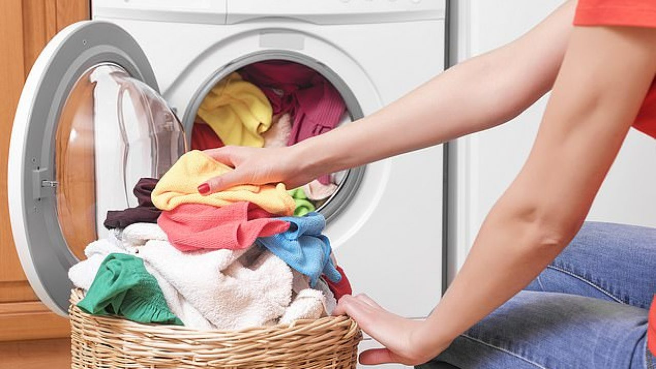 Không nên giặt quá nhiều quần áo