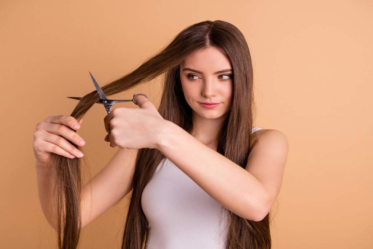 Cắt tóc đúng cách để loại bỏ phần hư tổn