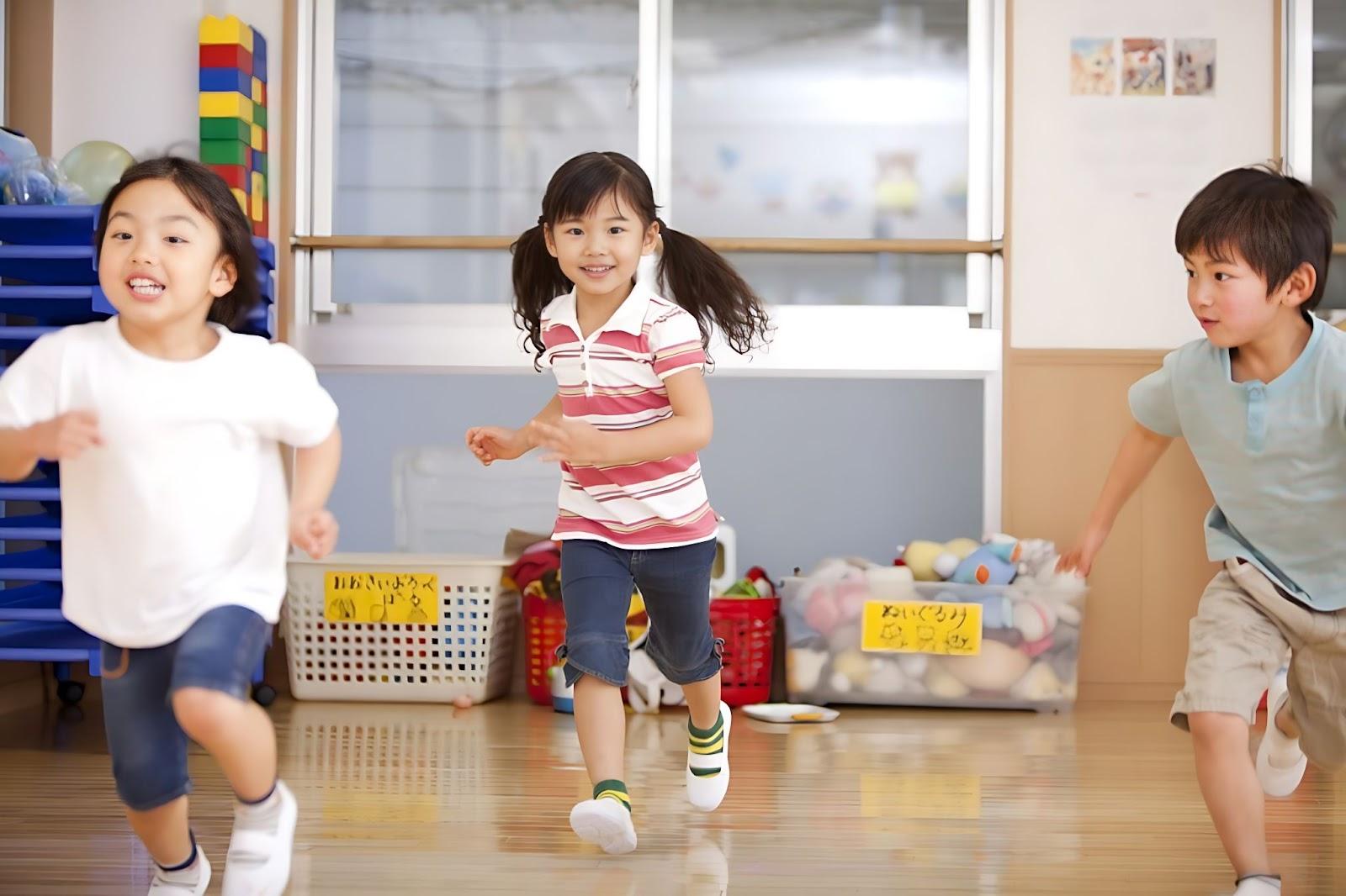 Trò chơi chạy tiếp sức cho trẻ mầm non 3 - 4 tuổi