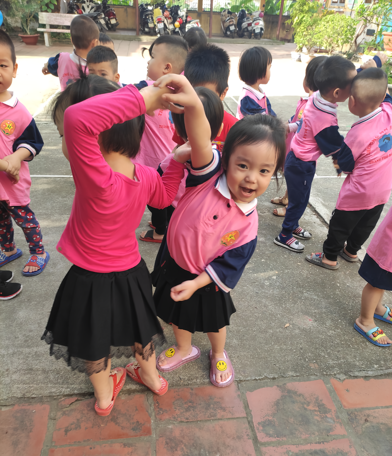 Trò chơi cầm tay cho trẻ mầm non 