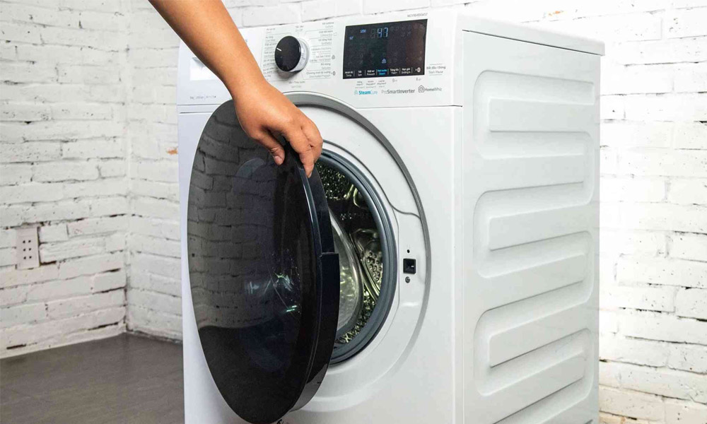 Đậy kỹ nắp trước khi giặt để hạn chế lỗi máy giặt không xả nước 