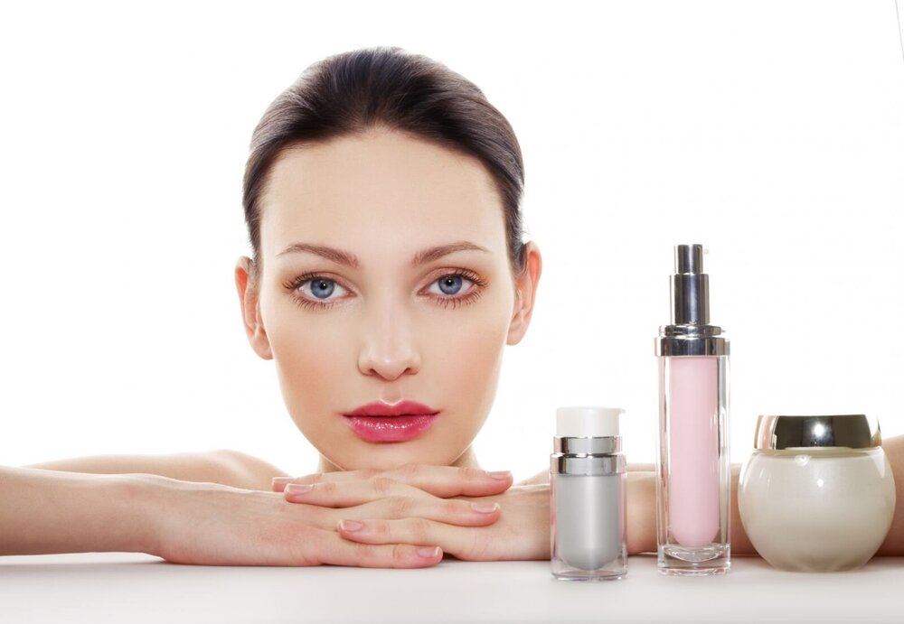 Kiểm tra lại các loại mỹ phẩm dưỡng da đang dùng để giảm thiểu lỗ chân lông to