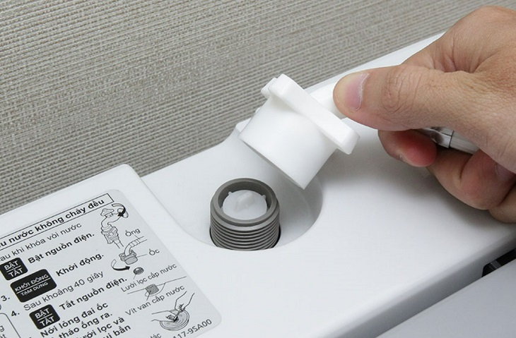 Thay mới van cấp nước để sửa lỗi IE