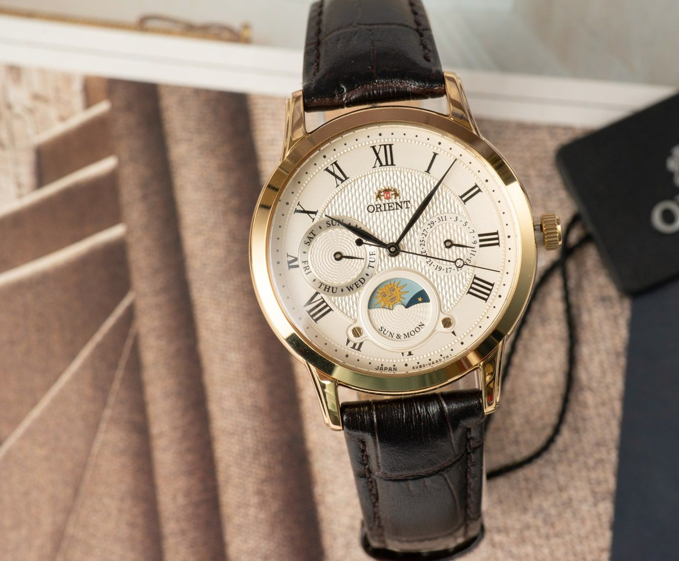 Đồng hồ Orient nổi tiếng thiết kế đơn giản 