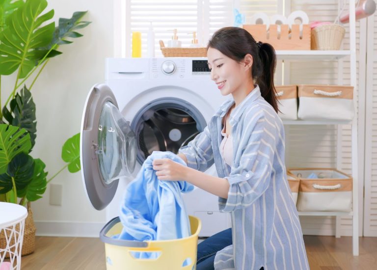 7 Cách giặt quần áo bằng tay đúng cách, thơm lâu như tiệm