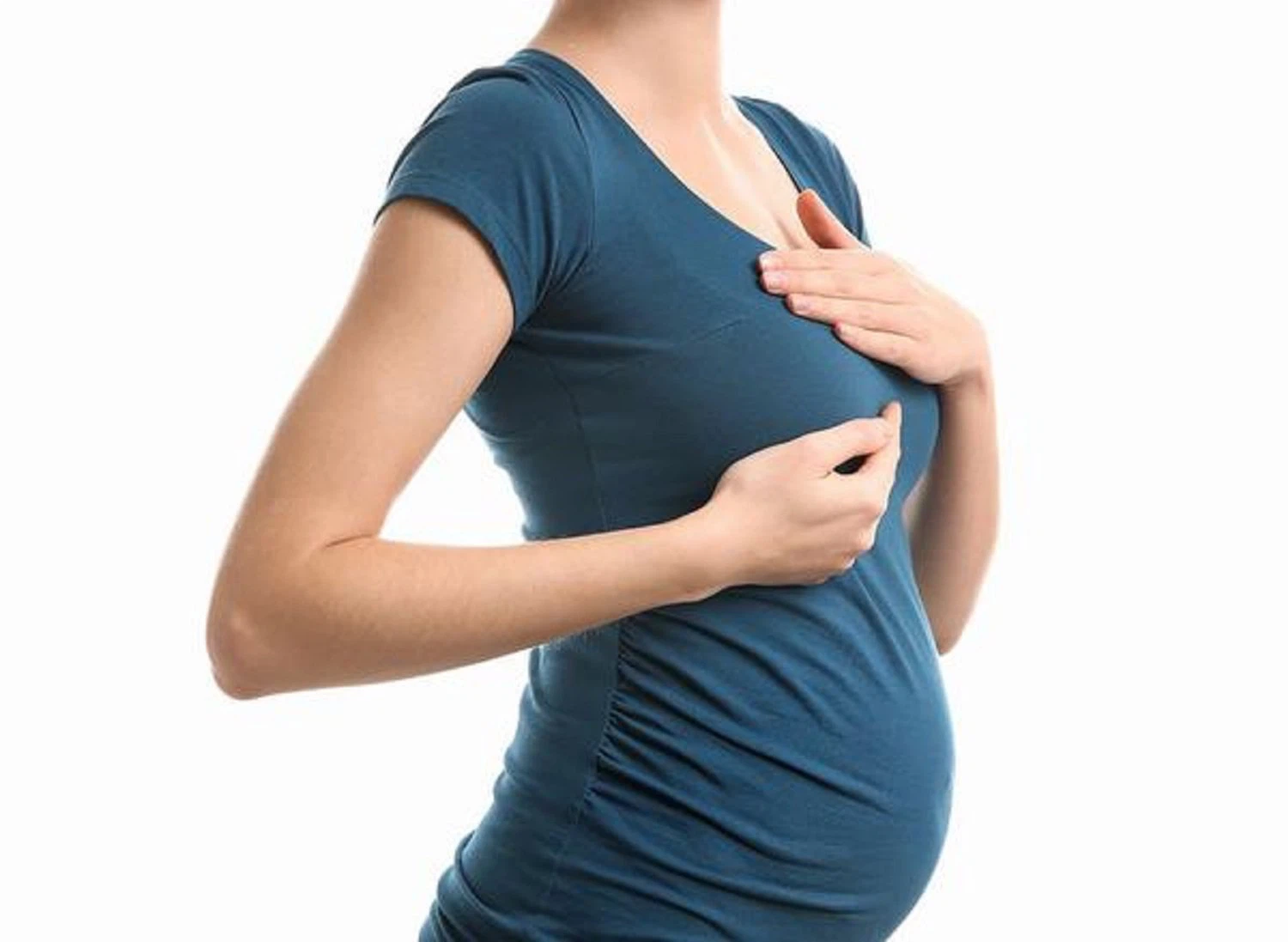 Phụ nữ mang thai bị căng tức vùng ngực vì thay đổi hormone