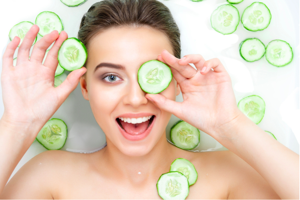 Dưa chuột chứa nhiều dưỡng chất làm sáng da, se khít lỗ chân lông