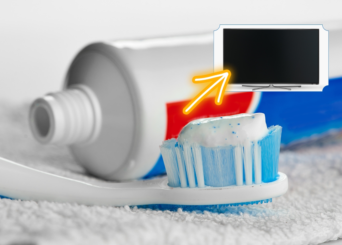 Dùng kem đánh răng là cách vệ sinh màn hình tivi cực đơn giản mà hiệu quả 