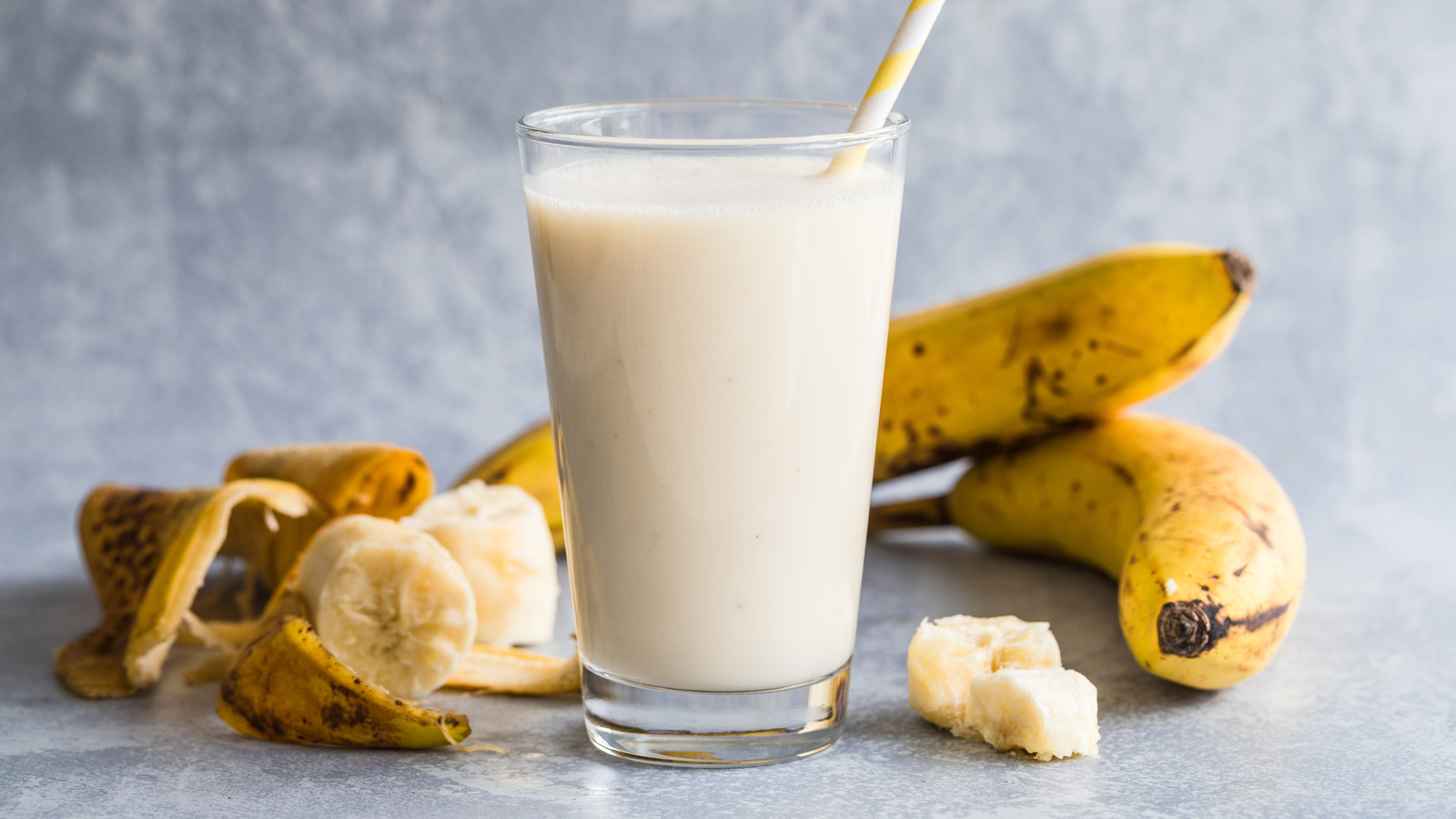 Chuối và sữa là thực phẩm được phép ăn vào ngày thứ tư của GM Diet