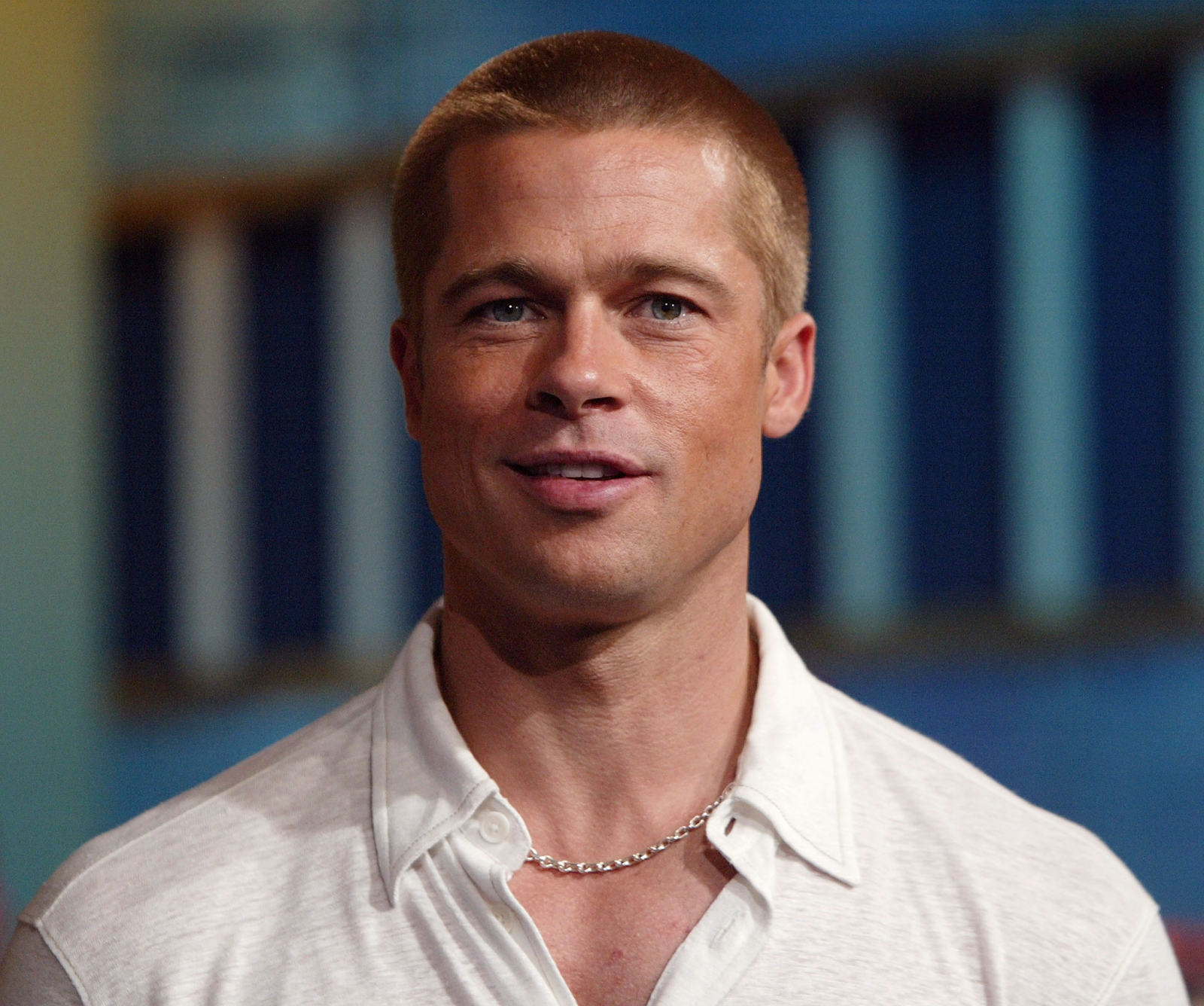 Siêu sao Brad Pitt đặc biệt nam tính mạnh mẽ với loại tóc Buzz cut 