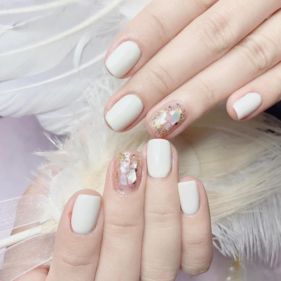 Màu trắng rất dễ phối hợp với nhiều họa tiết