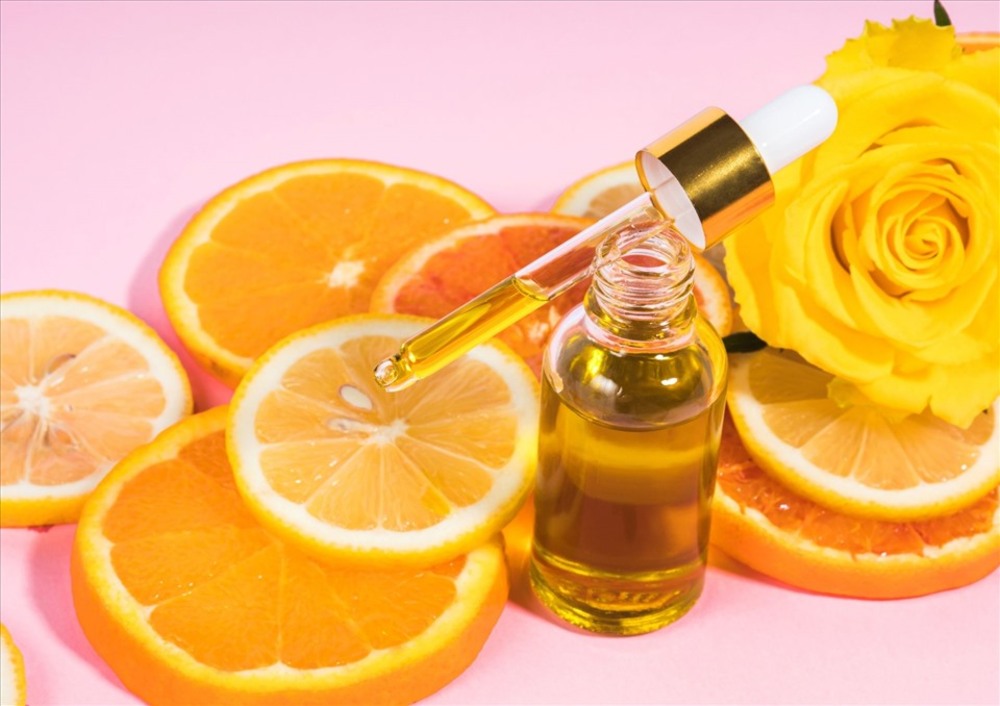 Sử dụng các sản phẩm chứa Vitamin C để ngăn ngừa sự hình thành thâm sau mụn
