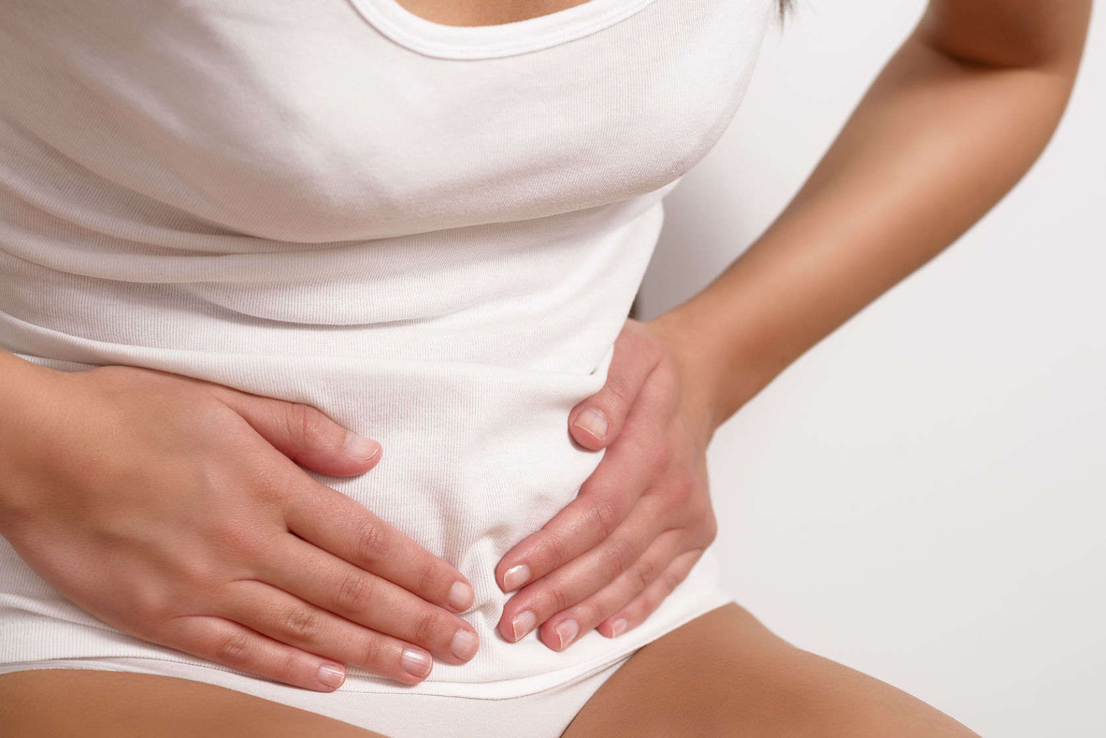 Máu báo thai có thể đi kèm với những cơn đau bụng nhẹ 