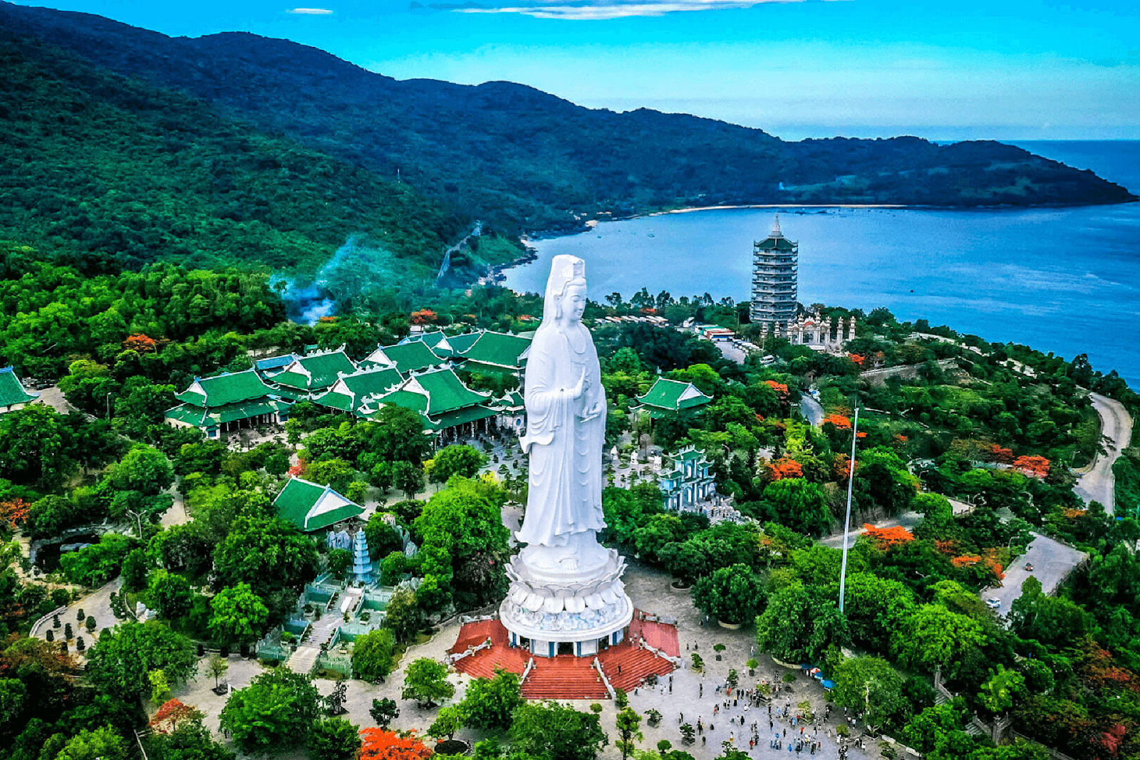 Chùa linh ứng là nơi đặt bức tượng Phật Quan Thế Âm trắng muốn cao nhất Việt Nam 