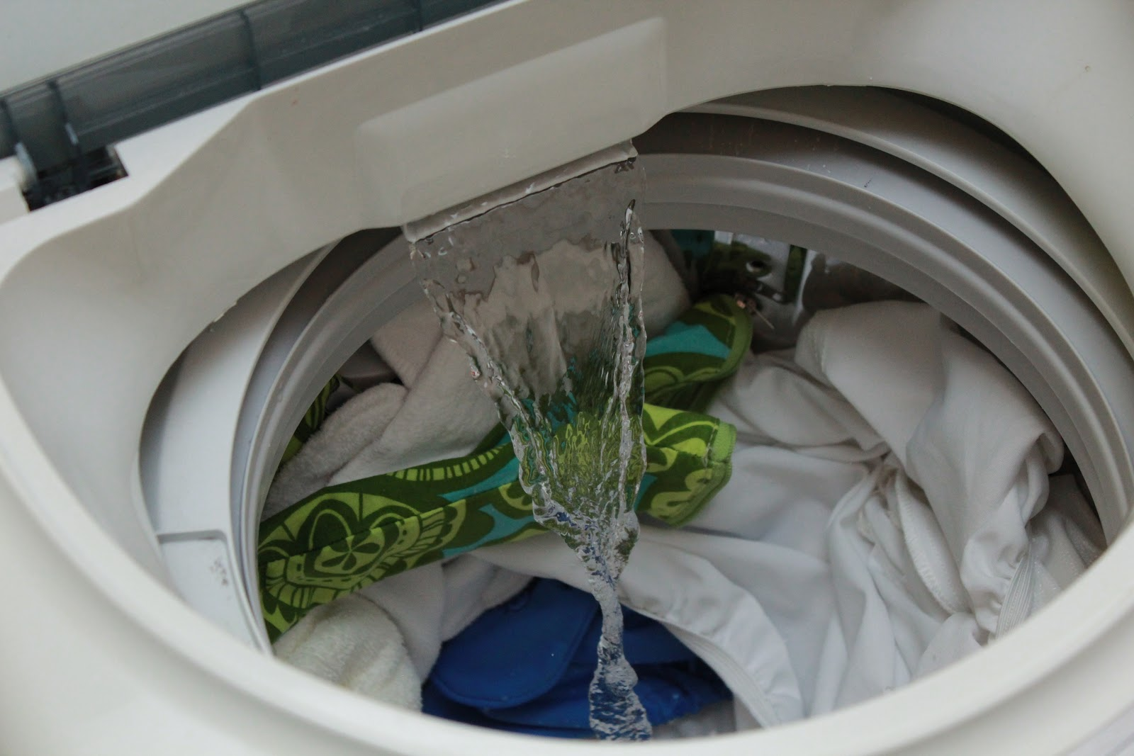 Lỗi IE máy giặt LG xảy ra do nguồn cấp nước không đủ mạnh 