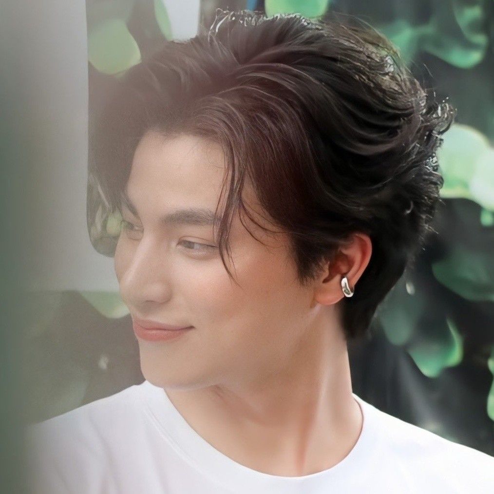 Two The No-Style Hairdo là kiểu tóc có dáng mái uốn xoăn lơi nhẹ nhàng