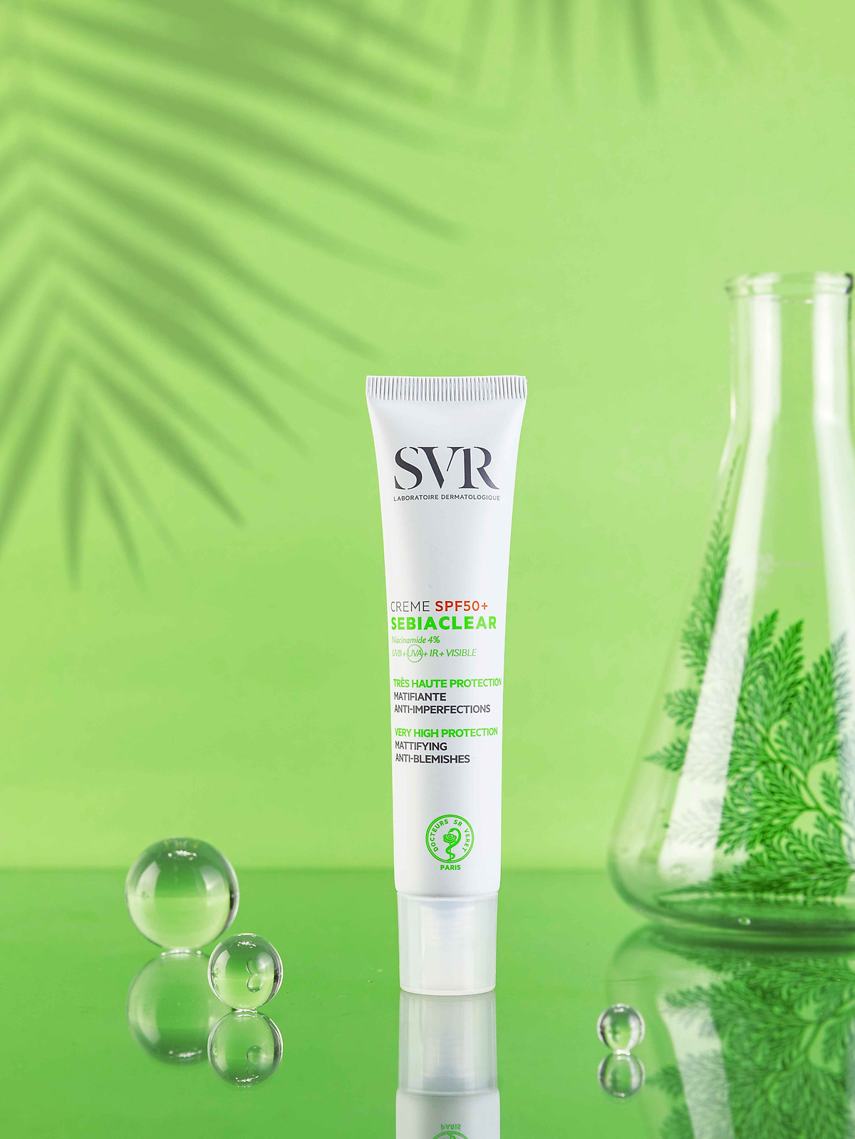 Sử dụng Treatment SVR Sebiaclear Creme SPF50 như lớp nền mỏng nhẹ cho da 