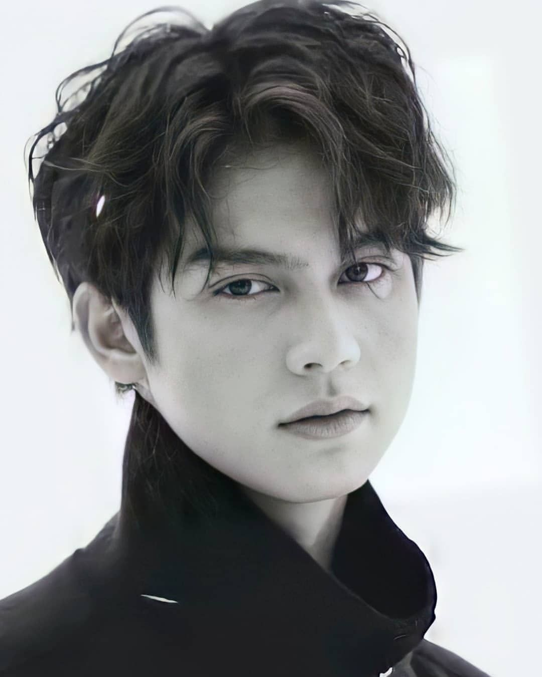 Tóc two block hai mái được nhiều idol Hàn Quốc lăng xê 