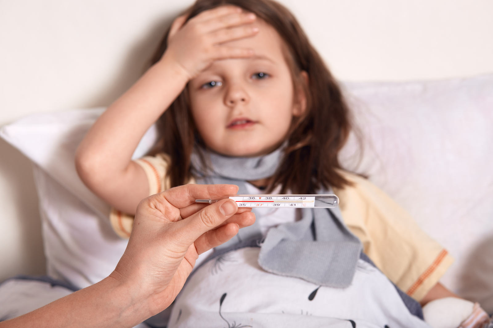Một số dấu hiệu nhận biết trẻ bị sốt 