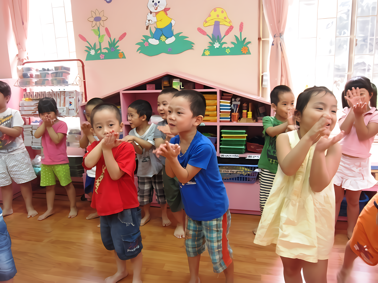 Trò chơi bắt chước tạo dáng cho trẻ mầm non