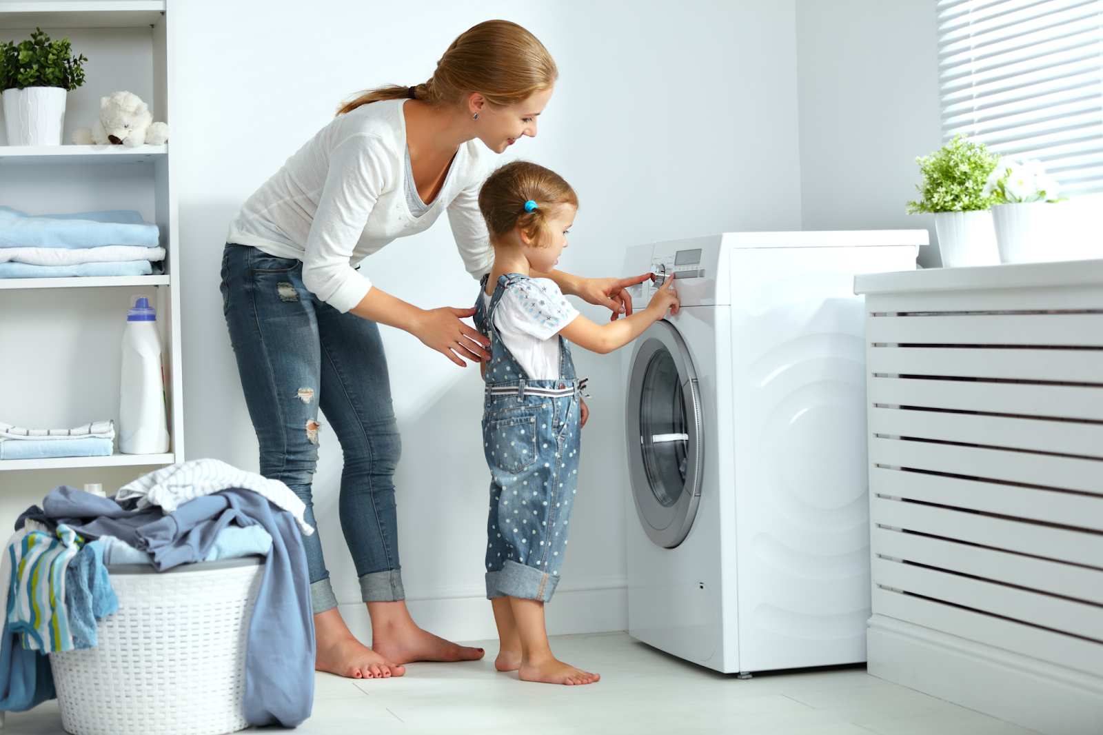 Máy giặt Electrolux phát triển thành trang bị không thể không có nhập mái ấm gia đình 