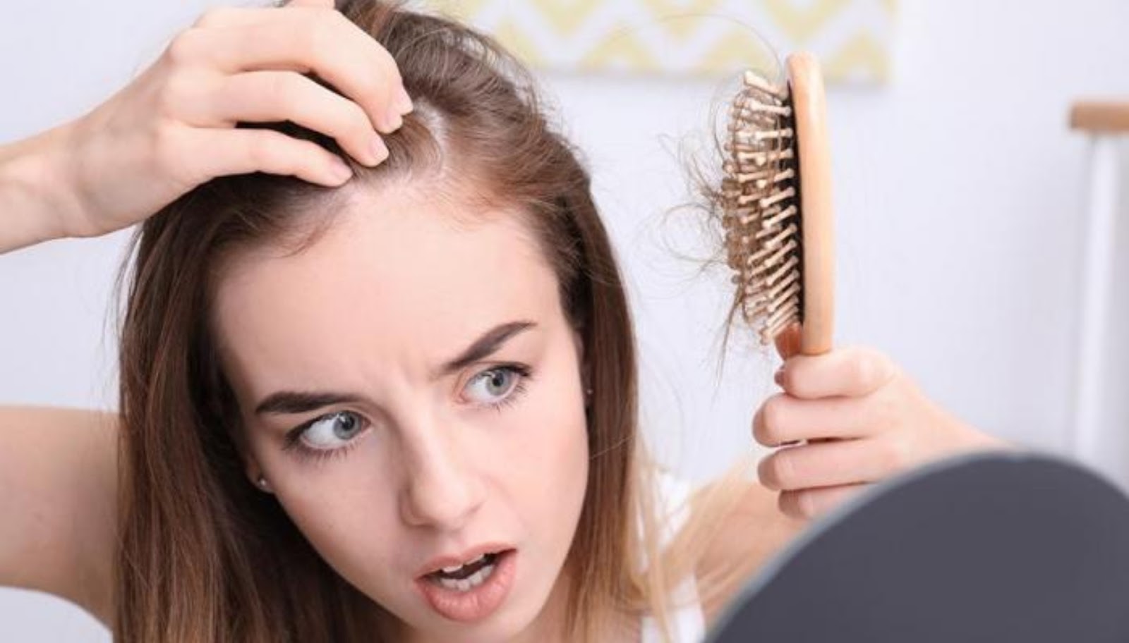 Hiện nay có nhiều nguyên nhân dẫn đến tình trạng rụng tóc ở nữ giới