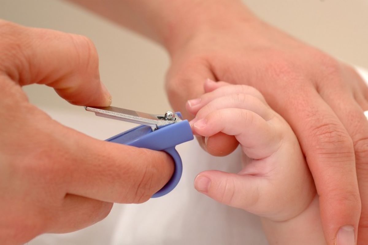 Không nên cắt móng tay cho trẻ sơ sinh vào mùng 1 âm lịch