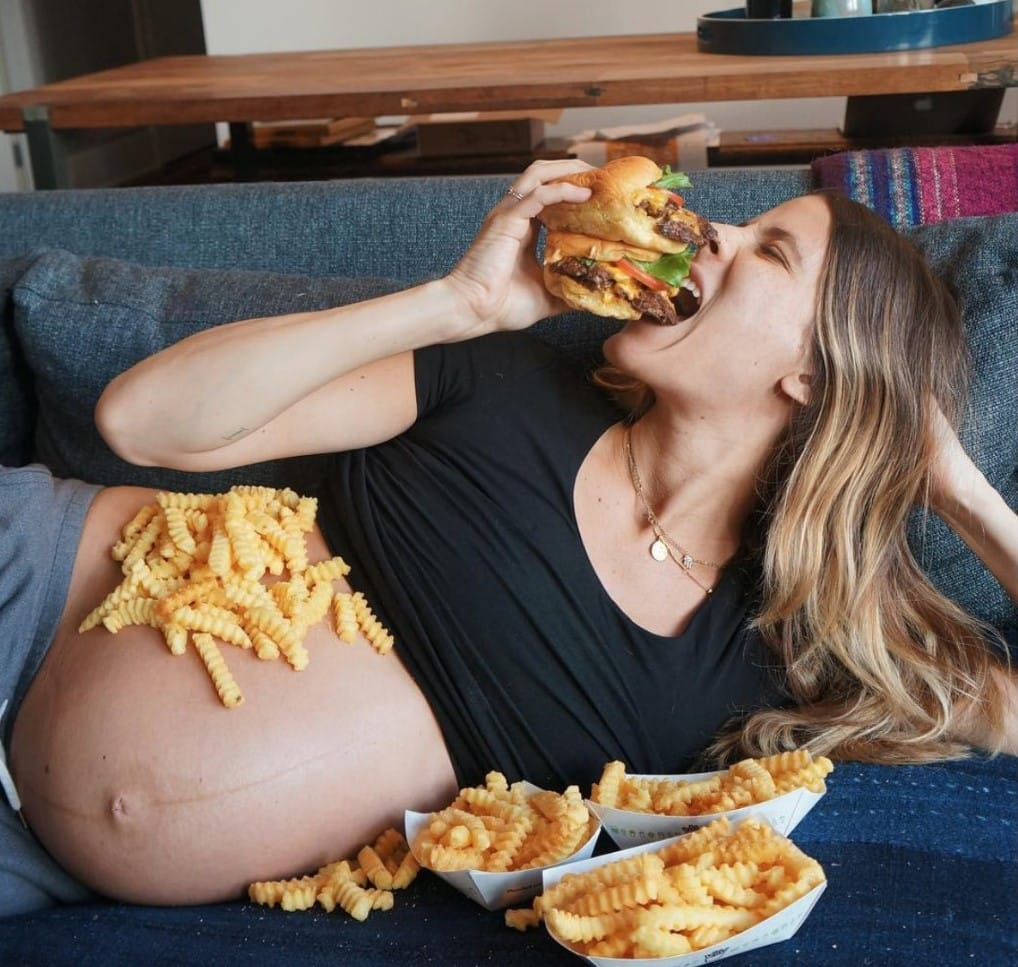 Phụ nữ mang thai thường thèm ăn vì cảm thấy nhạt miệng