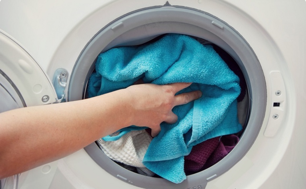 Khắc phục mã lỗi máy giặt UE của LG bằng cách sắp xếp lại quần áo trong máy