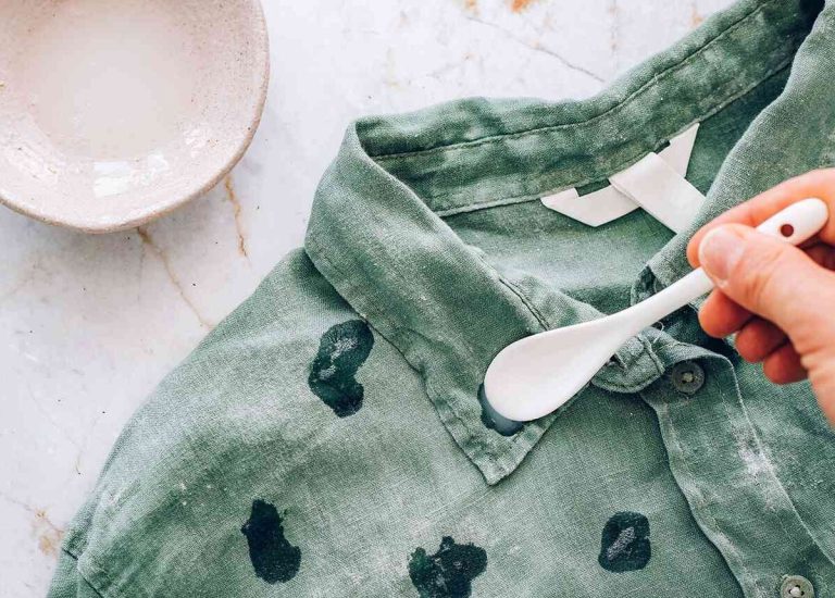15 Cách tẩy mốc quần áo đơn giản, nhanh chóng tại nhà